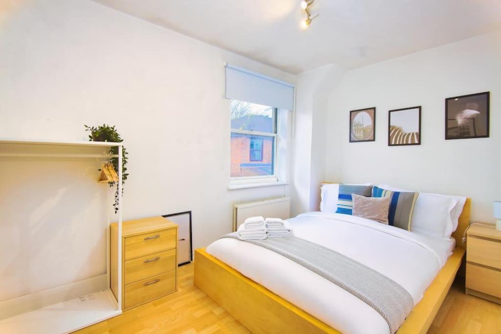 דירות לונדון Two Bed House Near Kings Cross מראה חיצוני תמונה