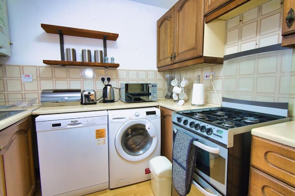 דירות לונדון Two Bed House Near Kings Cross מראה חיצוני תמונה