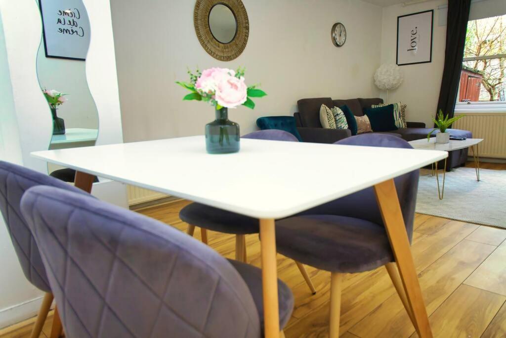 דירות לונדון Two Bed House Near Kings Cross מראה חיצוני תמונה
