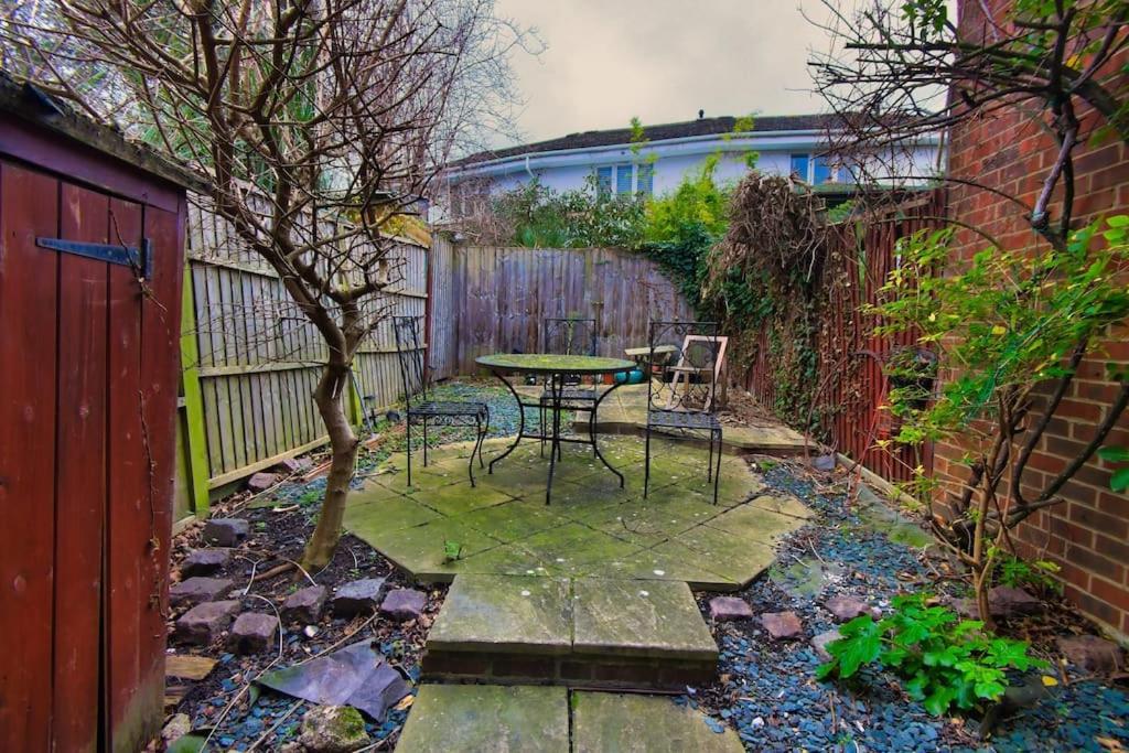 דירות לונדון Two Bed House Near Kings Cross מראה חיצוני תמונה